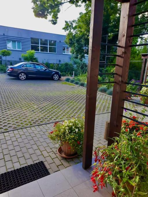 Urocze Mieszkanie 1 Z Parkingiem カトヴィツェ エクステリア 写真